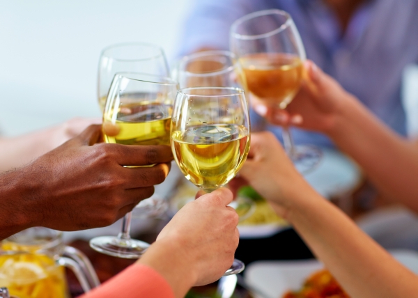 Alkoholi saattaa kerryttää rautaa aivoihin
