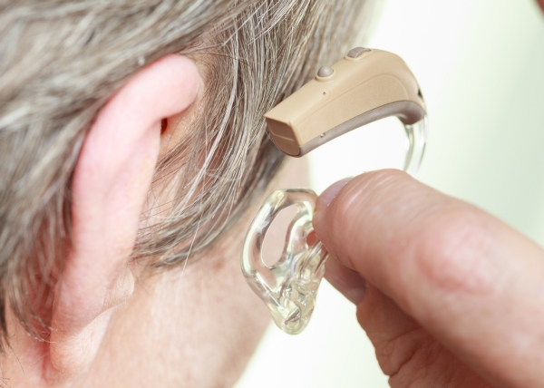 Kuulolaite voi pienentää muistisairausriskiä